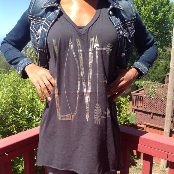 Graphic Tee ~Love So Right❤️ New Never Worn - Picture 4 of 8